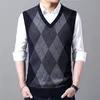 Gilet da uomo Autunno Inverno Stile classico Gilet di lana Argyle Pattern Moda Casual Ispessito Maglione con scollo a V Abbigliamento maschile di marcaUomo