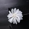 Brosches stift koreansk mode söt skal pärlbrosch smycken lyxig stor blomma kostym lapel pin badge corsage gåvor för kvinnor tillbehör roya