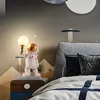 Lámparas de mesa Iluminación de la habitación de los niños Astronauta Lámpara Led creativa Decoración del dormitorio de la pared Luz de la noche del escritorio de la luna 3D