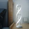 Masa lambaları Modern LED Spiral Lamba Masa Başucu Oturma Odası Yatak Odası Dekorasyonu İçin Akrilik Kavisli Işık Us Fiş