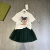 럭셔리 디자이너 키즈 티셔츠 베일 스커트 패션 영국 패션 브랜드 여름 어린이 보물과 소녀 코튼 투피스 럭셔리 디자이너 셔츠 플리츠 스커트