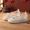 Athletic Shoes 2023 Girls Summer Hanfu broderade andningsbara mesh sandaler kinesiska stil barn mode