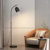 Lampadaires Nordic Salon Lampe LED Moderne Noir Or Chambre Chevet Canapé Éclairage Réglable