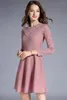Повседневные платья высококачественное платье свитера 2023 Весна летнее трикотаж женщины цветочный рисунок вязание с длинным рукавом розовый черный вязаный