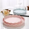 Plates europeisk stil kakefack keramisk dessertplatta med lock transparent glasbageribröddisplay runda