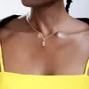 Colares de pingentes de colar de alfabetismo cúbico de zircão para mulheres cor de ouro A-Z letra inicial Shinning Crystal 2023 Jewerly Compolleséu
