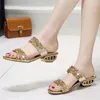 Slippers glanzende pailletten vrouwen zomer luxe gouden vierkante hiel feestschoenen glijbanen vrouw open teen med heels strand