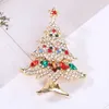 Broşlar pins Merry Noel Noel Baba Şapka Eldiven Çançları Çorap Snowman Candy Emaye Pin Rozetleri Zarif Sevimli Karikatür Takı