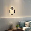 Pendants lampes modernes LED créatif pour la maison du salon fond mur suspendu.