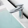 Rubinetti per lavandino del bagno DHL 1 PZ Rubinetto per lavabo bianco / nero / cromato Colore montato su piattaforma Miscelatore per vasca fredda e acqua JF1692