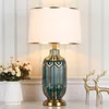 Lampes de table lampe en céramique tracée en or Luxury Post-moderne Simple Nordic Bedside pour le salon El Home Decoration
