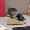 Sandálias de cunha de plataforma de couro genuíno tira de tornozelo fivela decorativa Lafite grama tecelagem heels110mm dedo do pé aberto vestido sapato mulheres designers de luxo sandália
