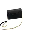 봉투 크로스 바디 백 미니 핸드백 디자이너 상징적 인 시그널과 멋진 과장된 스티치를 갖춘 고급