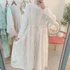 Vestidos casuais Vintage Mori Girl Fairy Core Borderyer Dress Lace-up Velvet engrosse Bottoming Women Lace Crochet Midi Robe Longue