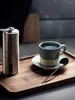 Kopjes schotels handgemaakte keramische koffiekopje en schotel set 4 kleuren aardewerk creatief Retro -stijl espresso drinkware 120 ml