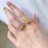 Bröllopsringar Fine 925 Sterling Silver High Carbon Yellow Pink 5ct Created Diamond Ring Princess Cut Fashion Jewelry