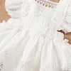 女の子のドレス2023 0-24m幼児ベビースイートロンパードレスホワイトソリッドフリル半袖フラワーレーススクエアカラーボウバックプレイスーツ