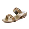 Slippers glanzende pailletten vrouwen zomer luxe gouden vierkante hiel feestschoenen glijbanen vrouw open teen med heels strand