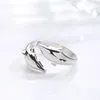 Kluster ringar enkel mode silver färg fjäder delfin justerbar ring utsökta smycken för kvinnor fest bröllop engagemang present kluster l