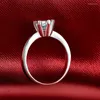 Bröllopsringar Exquisite S925 Silver Color Ring Six Claw Zircon Ladies Fashion Personaled Jewelry to Send Girl Friend Gifts