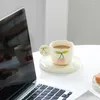 カップソーサーカワイイセラミックコーヒーマグとソーサーかわいい3Dチェリーハンドペイントティーミルクカップセットデザートフードプレートパーソナライズされた手作りギフト