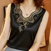 البلوزات النسائية بلا أكمام قمصان الساتان قمم مرنة أزياء الصيف بلوزة سرية v-neck التطريز الحرير الزهور women blusas 13736