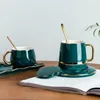 Tazze Piattini Set di tazze da caffè verde di fascia alta con tappetino e coperchio Cucchiaio Latte in ceramica per la colazione Tazze da tavola Coppia Tazza Confezione regalo di compleanno