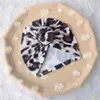 Yenidoğan düğümlü bebekler sıcak kemiksiz düğümlü baş leopar balı halojen kapı yürümeye başlayan çocuk bebek şapka