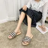 Terlik İlkbahar ve Yaz Koreli Düşük Topuk İnci Şerit Bir Kelime Giyim Sandalet Net Kırmızı