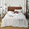 Koce jedwabisty jedwabny jedwabny letni koc miękki haftowane łóżko w kratę do domu luksusowe dekoracyjne szwy na szwy