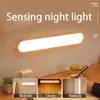 Luces nocturnas Sensor de cuerpo inteligente Luz Totalmente automático La gente sale con el edificio Cargando Dormitorio junto a la cama