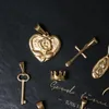 Pendentif Colliers Rhysong Fait à la main DIY Charms en acier inoxydable Couronne Rose Fleur Lune Étoile Clé pour les femmes Collier Fabrication de bijoux sans chaîne