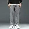 Jeans masculinos Primavera Moda do verão solteira Ponta de perna larga e larga de rua Man Streetwear Coreano Hip Hop Troushers Plus Size 42