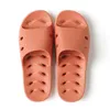 Zapatillas de mujer para hombre, chanclas suaves para mujer, PU para el hogar, baño, antideslizantes, informales, para playa, vocación, moda de verano, zapatillas para mujer