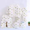 Conjuntos de roupas HPBBKD Baby Baby Quente Presente 5pcs/Conjunto Bib Hat Infant Roube