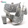 Chaussures habillées 2023 jolies femmes sac assorti en couleur argent Slingbacks sandales nigérianes et serties de cristal brillant