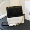 Crossbody Flap Bag Handbag Designer Luxury med med ikonisk signatur och fin överdrivning
