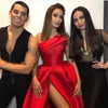 Sukienki imprezowe Red Satin Evening Prom A linia Arabska konkurs gwiazdy Suknie 2023 Seksowne wysokie dzielone ramy bez ramiączki szat