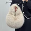 Mode mjuk plysch halv måne påsar för kvinnor designer fluffy faux päls lady handväskor lyxiga små tote kvinnliga vinter purses 2023