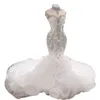 2023 Abiti da sposa a sirena di lusso Cristalli d'argento arabi Perline Collo alto Illusion Ruffles Abiti da sposa a strati Maniche ad aletta Abiti da sposa Hollow Back