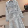 Robes décontractées Femmes Tricot 2023 Hiver Vintage Houndstooth Robe bleue à manches longues Gland Boutons de perles Une ligne Mini Chic Vêtements