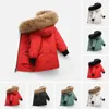 2013 Piumino di design per bambini Giacca invernale Ragazzo Ragazza Capispalla per bambini Giacche con distintivo Capispalla caldo spesso Cappotti Parka per bambini Moda classica