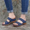 Sandalen Damesmode Slippers Sleehak Slippers Veelkleurig Geborduurd Slip-on Ademend Vrouwelijke Retro Schoenen Flop Schoen