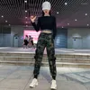 Tweedelige broek voor dames 2 stks set camouflage crop top lange mouw t -shirt straat vrachtcasual joggers joggers joggers zwarte witte broek