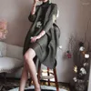 Sıradan elbiseler Miyake Piled Beltlenek Artı Beden Kadın Elbise Sonbahar 2023 Moda Yüksek Kaliteli Key Ve Gloos Folded Uzun Vintage Tasarım Kıyafetleri