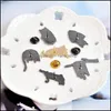 Szpilki broszki kreskówkowe emaliowane zabawne leniwe koty z bananami broch brooch pins zwierzęcy guziki lapel