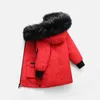 2013 Kinder Designer Daunenmantel Winterjacke Jungen Mädchen Baby Oberbekleidung Jacken mit Abzeichen Dicke warme Oberbekleidung Mäntel Kinder Parkas Modeklassiker