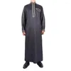 Etnische kleding Saoedi -Arabische glanzende thobe Dubai Abaya Men Borduurwerk Moslimkleding Djellaba Man Islam Qamis Robe Kaftan Kurt