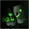 Schuhteilezubehör leuchtet im dunklen Croc Jibz Charm Weihnachts -Cartoon -Muster 2d PVC Luminöse Dekorationen Fluoreszenz Clog Pin DH4TE