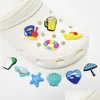 Parti di scarpe Accessori Vacanza al mare Croc Charms Decorazione in pvc Zoccolo Bracciale Bracciale Charm Button Scarpe Drop Delivery all'ingrosso Dhwkm